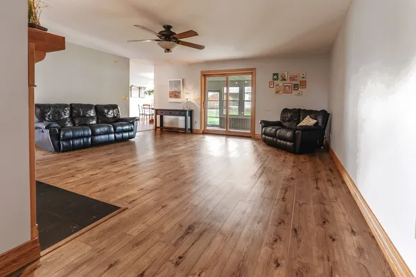 $497,500 | 410 West Sangamon Street, Fisher, IL 61843