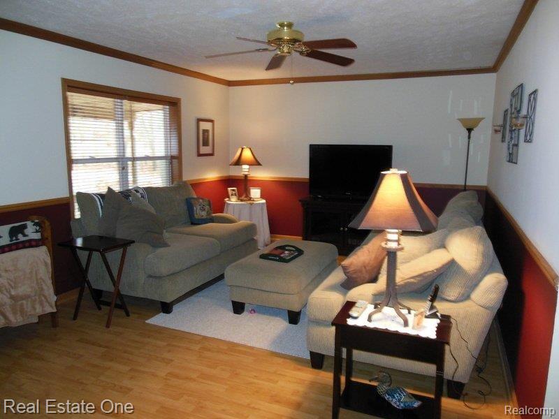 10862 Mcgregor Road Pinckney, MI 48169 - Photo 14 of 49 Living Room