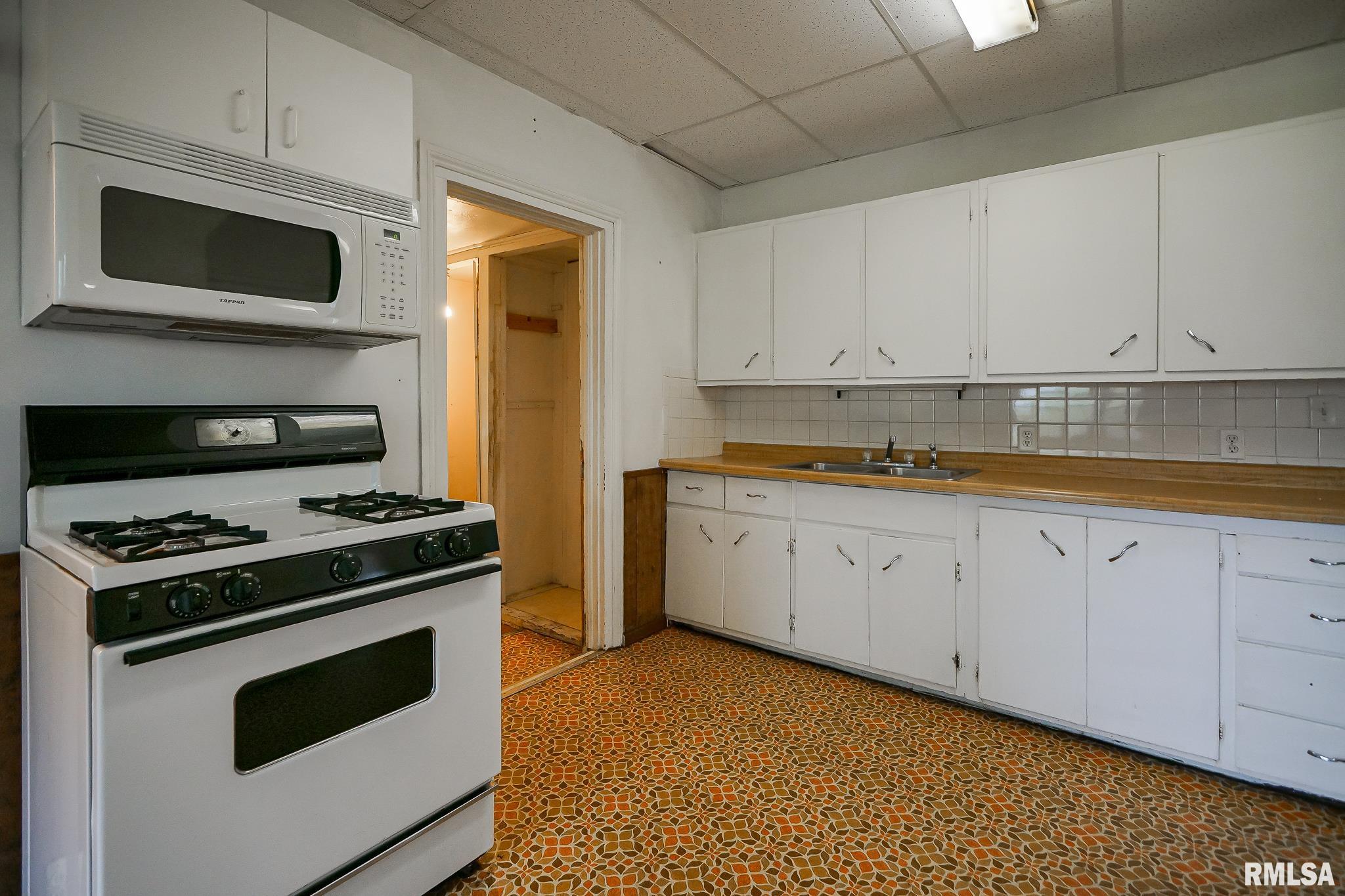 609 Walnut Street Washington, IL 61571 - Photo 21 of 48 Gallery Image 21