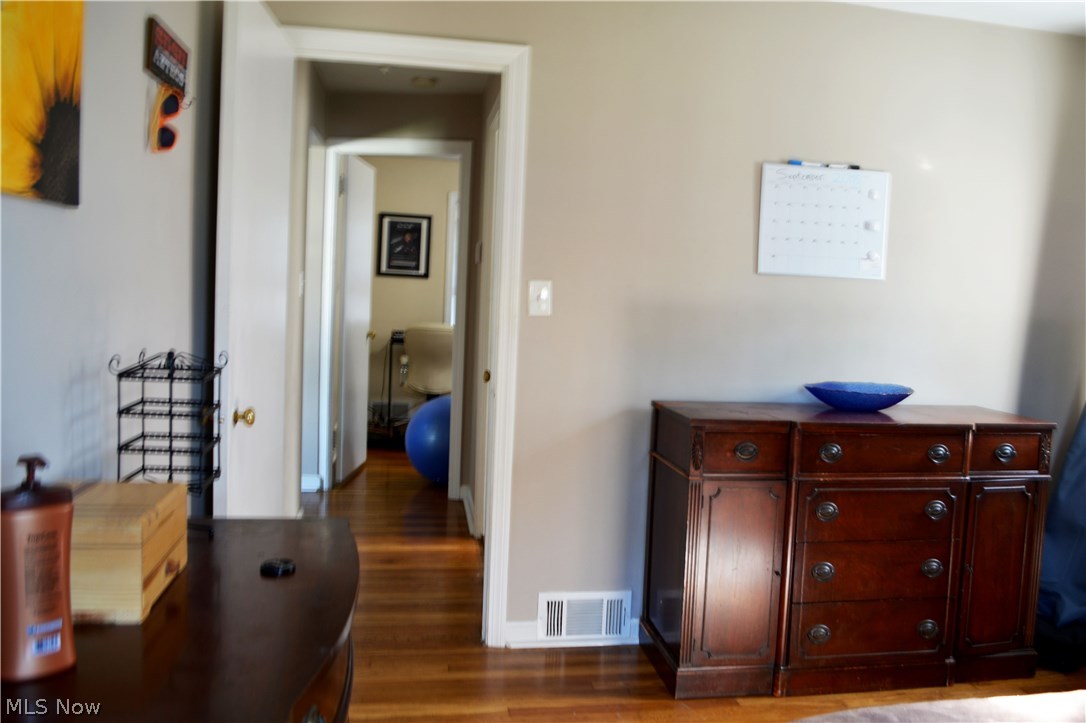 4252 Stilmore Road Cleveland, OH 44121 - Photo 23 of 31