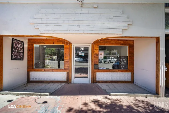 a view of entrance front of the house
