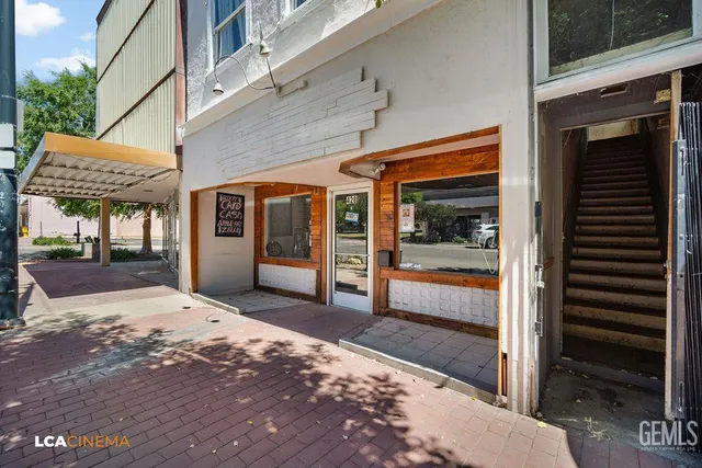 a view of entrance front of the house