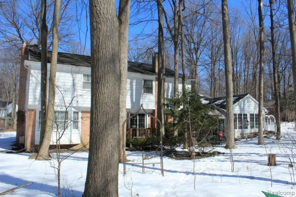 33723 Hunters Pointe Road Farmington Hills, MI 48331 - Photo 2 of 25