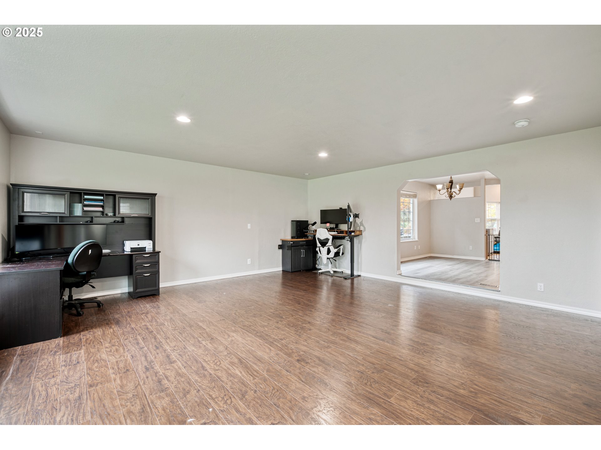 2770 48th Avenue Longview, WA 98632 - Photo 11 of 31 a view of a livingroom with furniture and a gym area