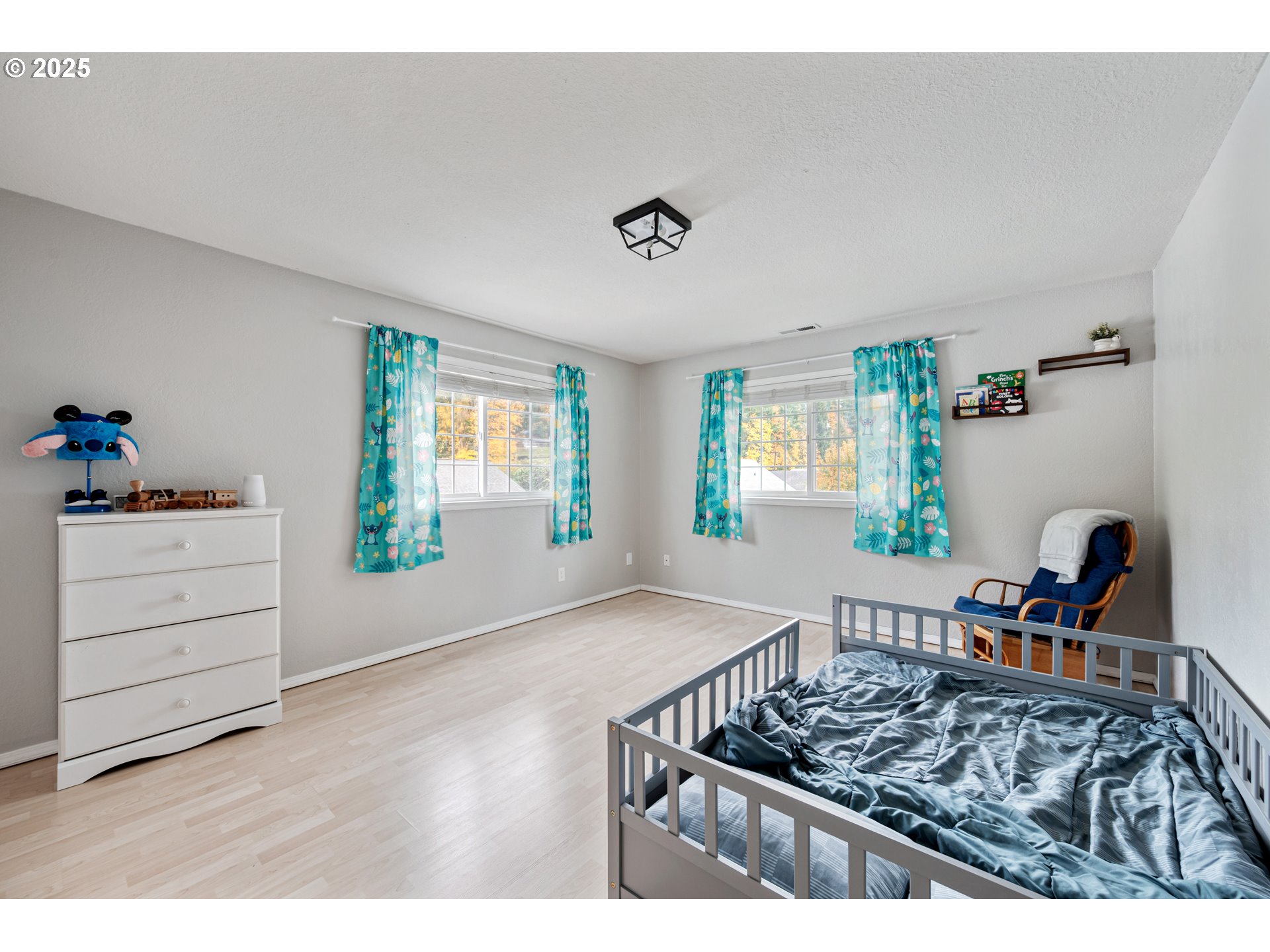 2770 48th Avenue Longview, WA 98632 - Photo 19 of 31 a view of a workspace with furniture and window