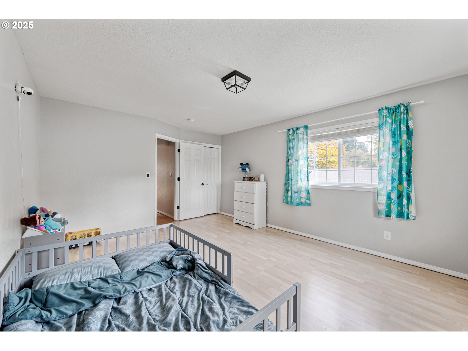 2770 48th Avenue Longview, WA 98632 - Photo 20 of 31 a bedroom with furniture and a window