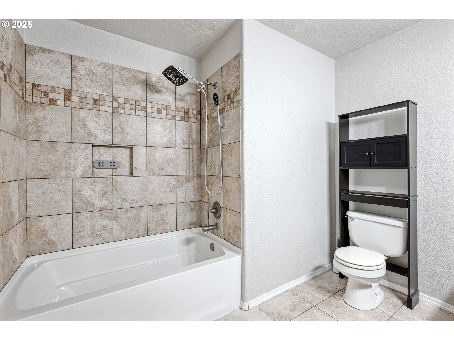 2770 48th Avenue Longview, WA 98632 - Photo 23 of 31 a bathroom with a toilet and a bathtub