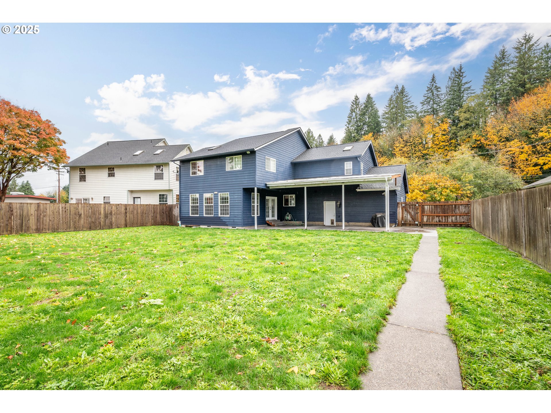2770 48th Avenue Longview, WA 98632 - Photo 26 of 31 a front view of a house with a garden and yard