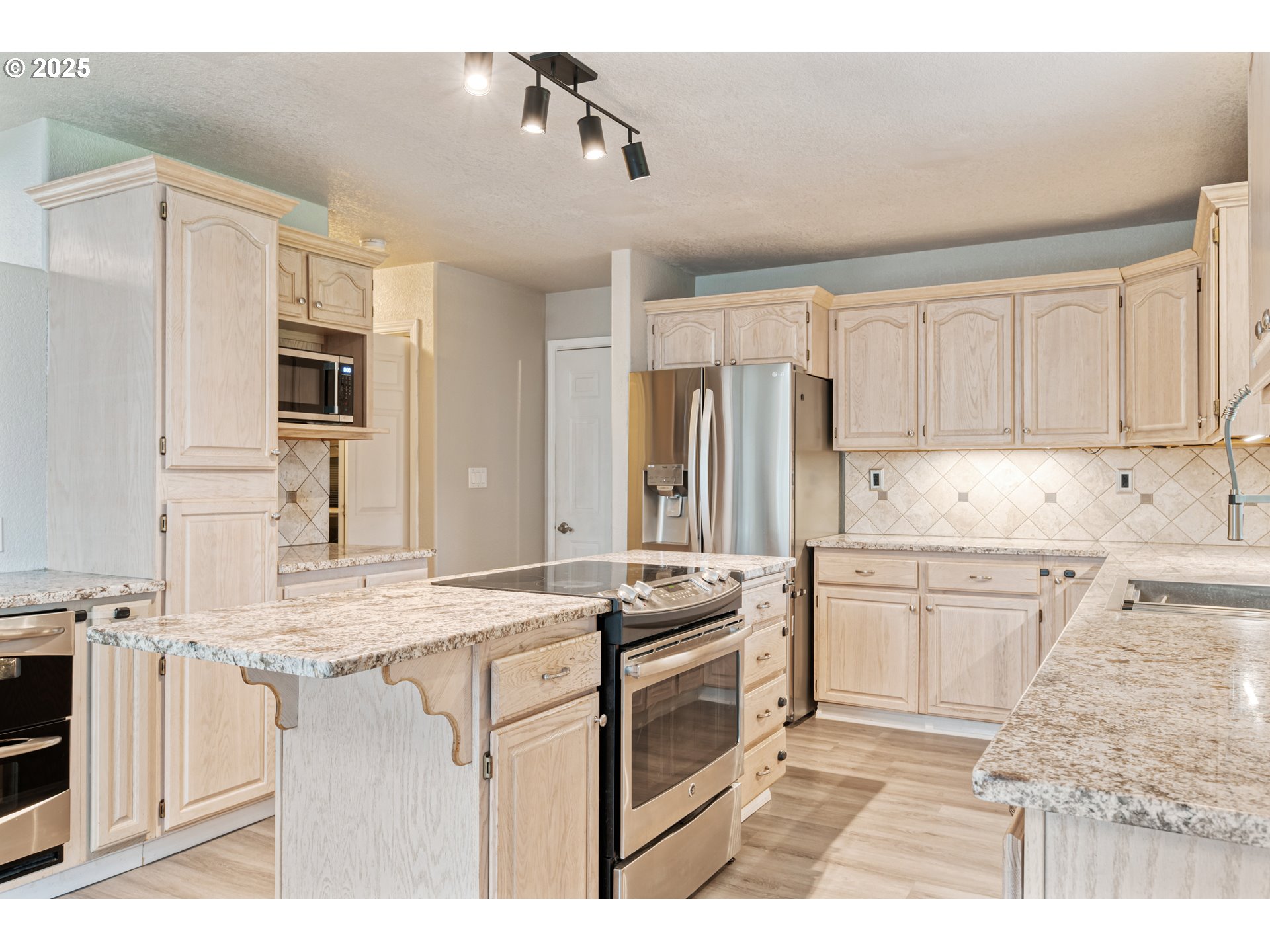 2770 48th Avenue Longview, WA 98632 - Photo 6 of 31 a kitchen with granite countertop a sink stove and refrigerator