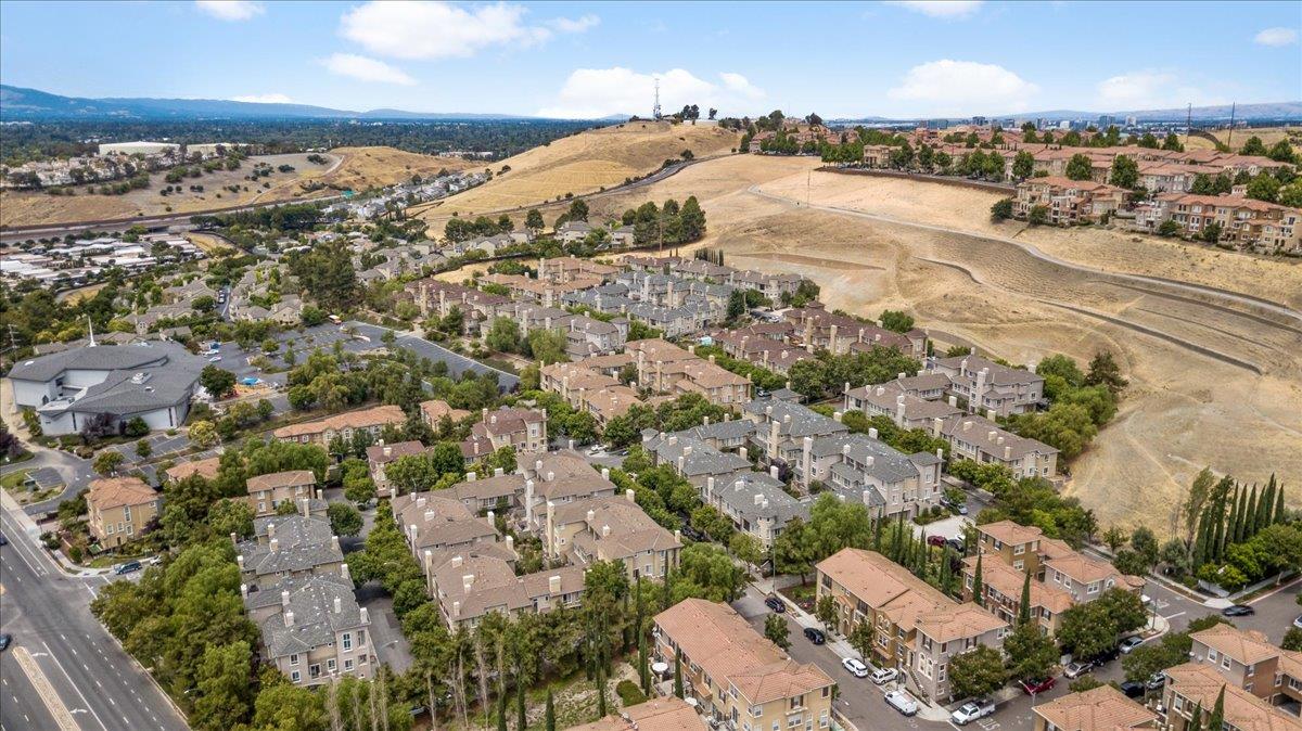 467 Whitechapel Avenue San Jose, CA 95136 - Photo 33 of 34 an aerial view of residential houses with outdoor space