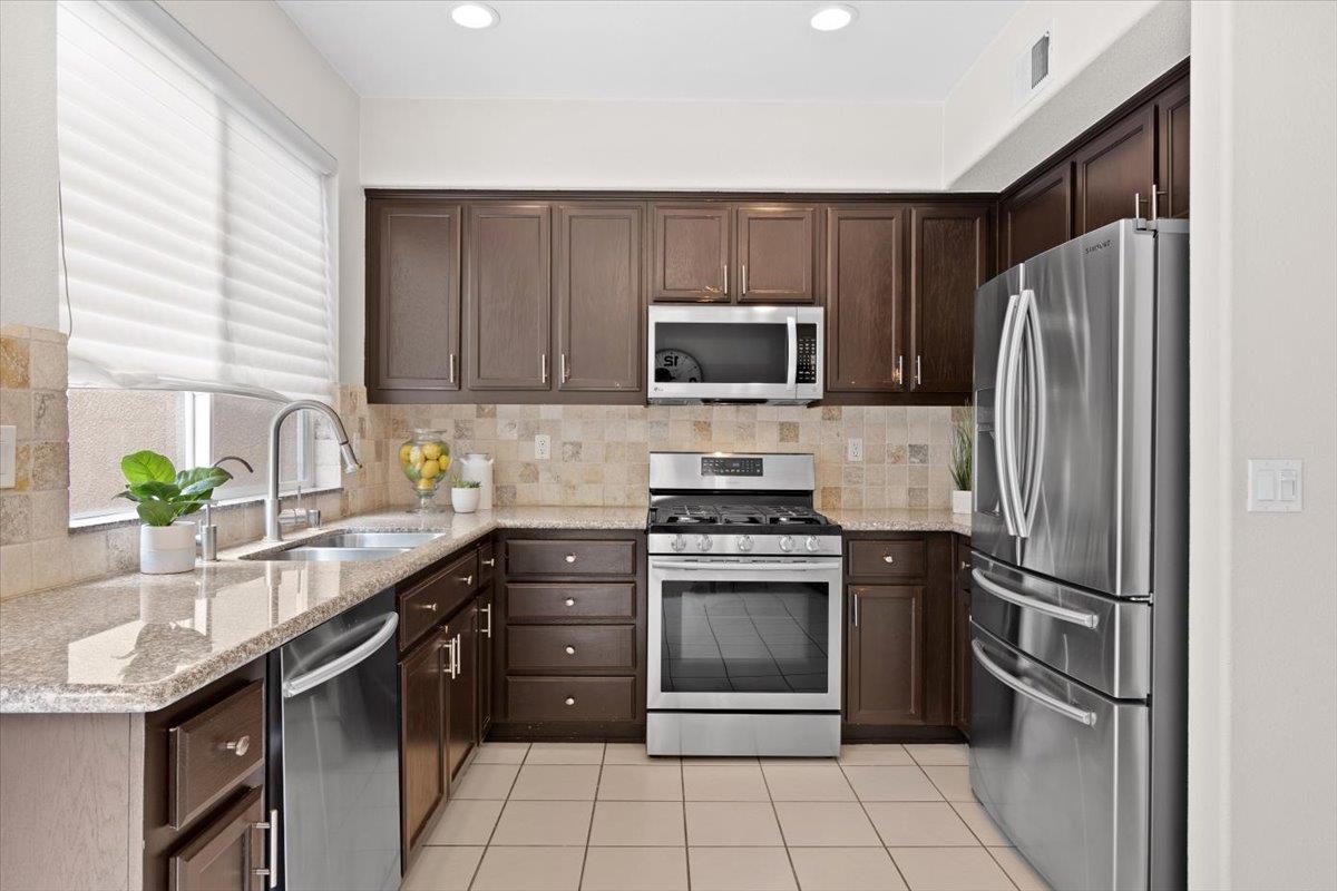 467 Whitechapel Avenue San Jose, CA 95136 - Photo 5 of 34 a kitchen with a sink stove and refrigerator