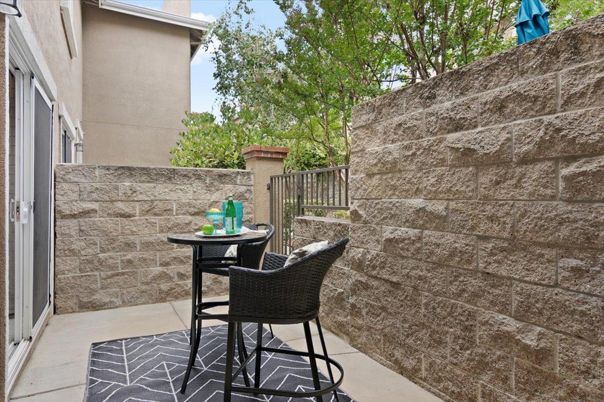 467 Whitechapel Avenue San Jose, CA 95136 - Photo 7 of 34 a backyard of a house with table and chairs