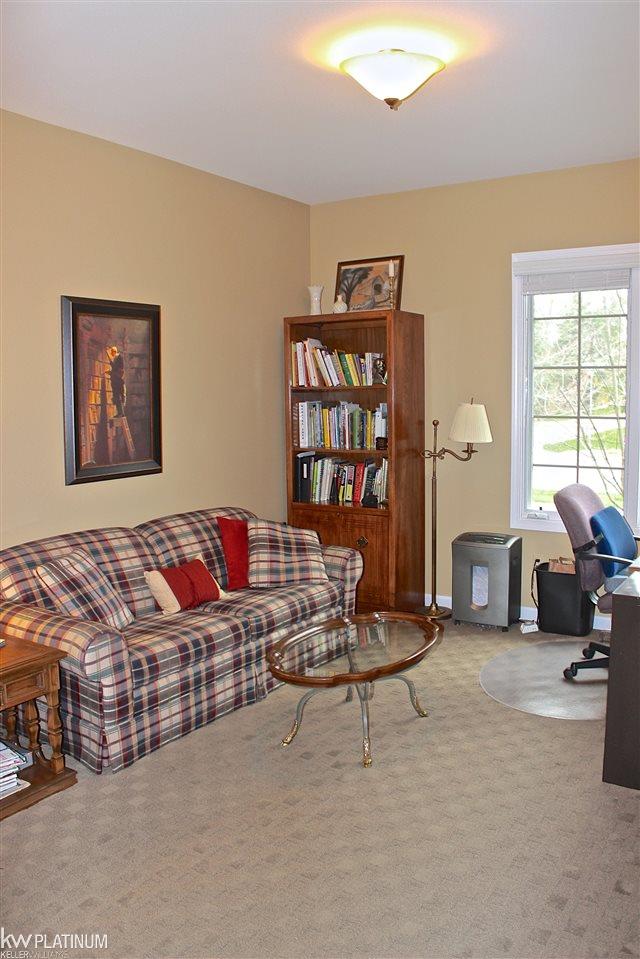 1796 Mackwood Road Rochester, MI 48307 - Photo 38 of 57 31317518-37.JPG