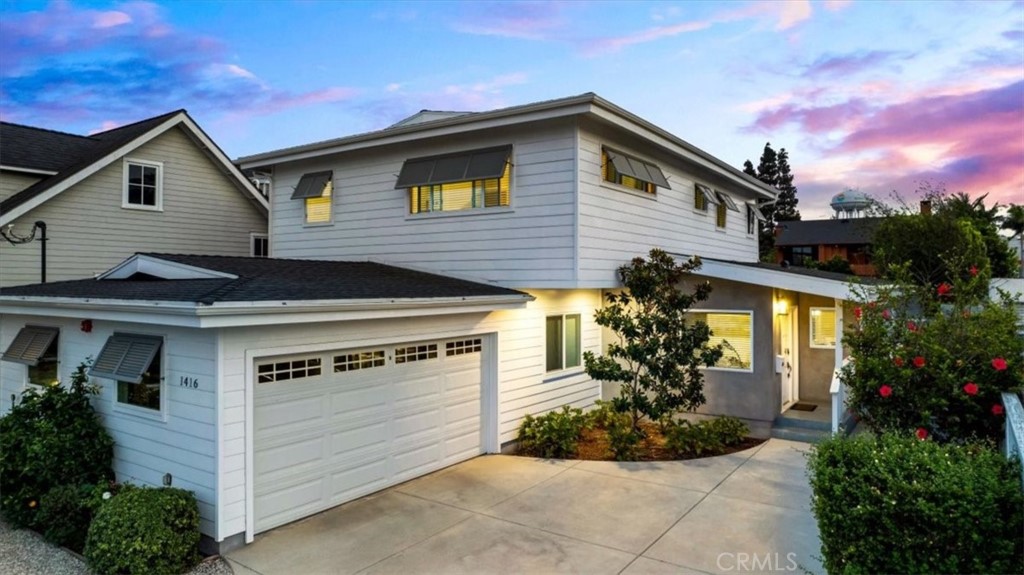 1416 11th Street Manhattan Beach, CA 90266 - Photo 26 of 28 a front view of a house with a yard
