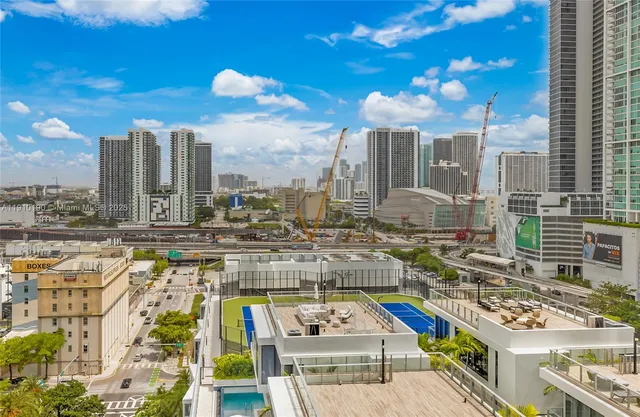 a picture of city view