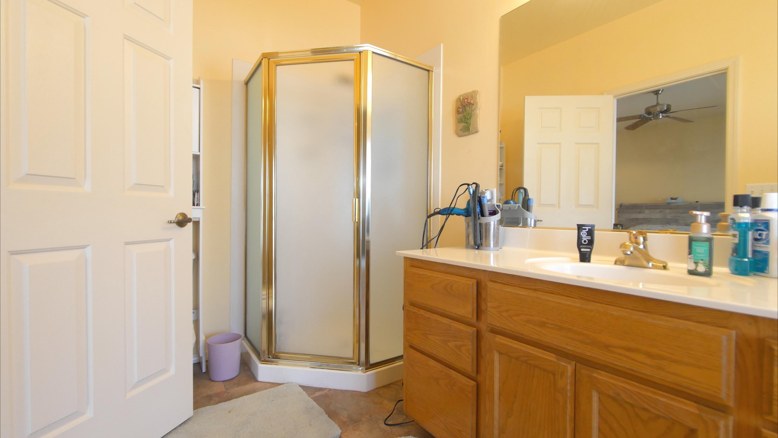 3800 Hilsinger Road Phoenix, OR 97535 - Photo 19 of 30 a bathroom with a double vanity sink and a mirror
