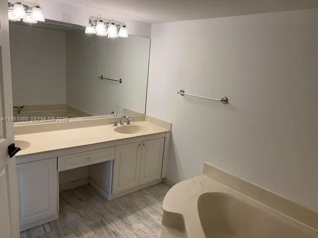 $3,550 | 2000 Towerside Terrace, Unit 1203, Miami, FL 33138