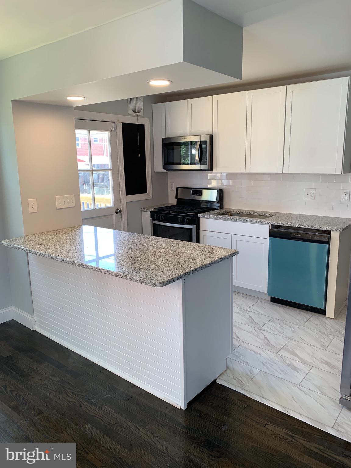 955 Middlesex Road Baltimore, MD 21221 - Photo 3 of 19