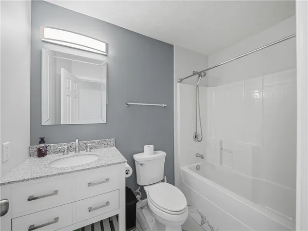 $275,000 | 3204 Canterbury Drive, Imperial, PA 15126