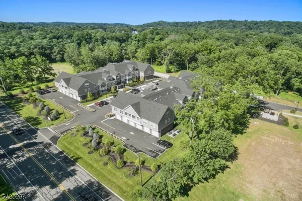 $3,950 | 248 Grove Avenue, Unit 16, Cedar Grove, NJ 07009