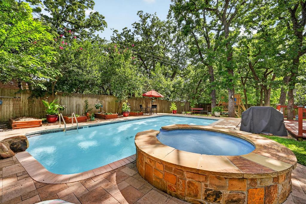 2214 Ravinia Drive Arlington, TX 76012 - Photo 2 of 40