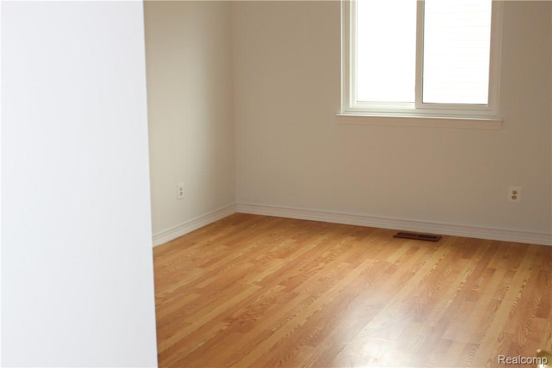 3636 Briarbrooke Lane Rochester, MI 48306 - Photo 13 of 15 oversized upstairs bedroom with walk-in closet
