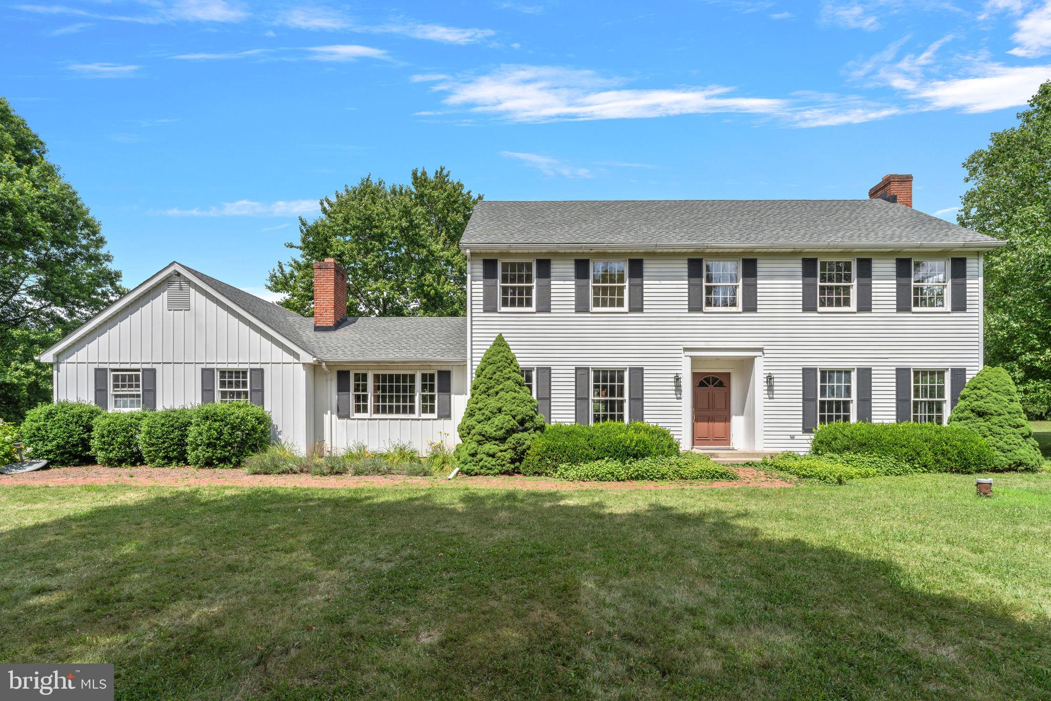2435 Fox Run Way Riegelsville, PA 18077 - Photo 2 of 21