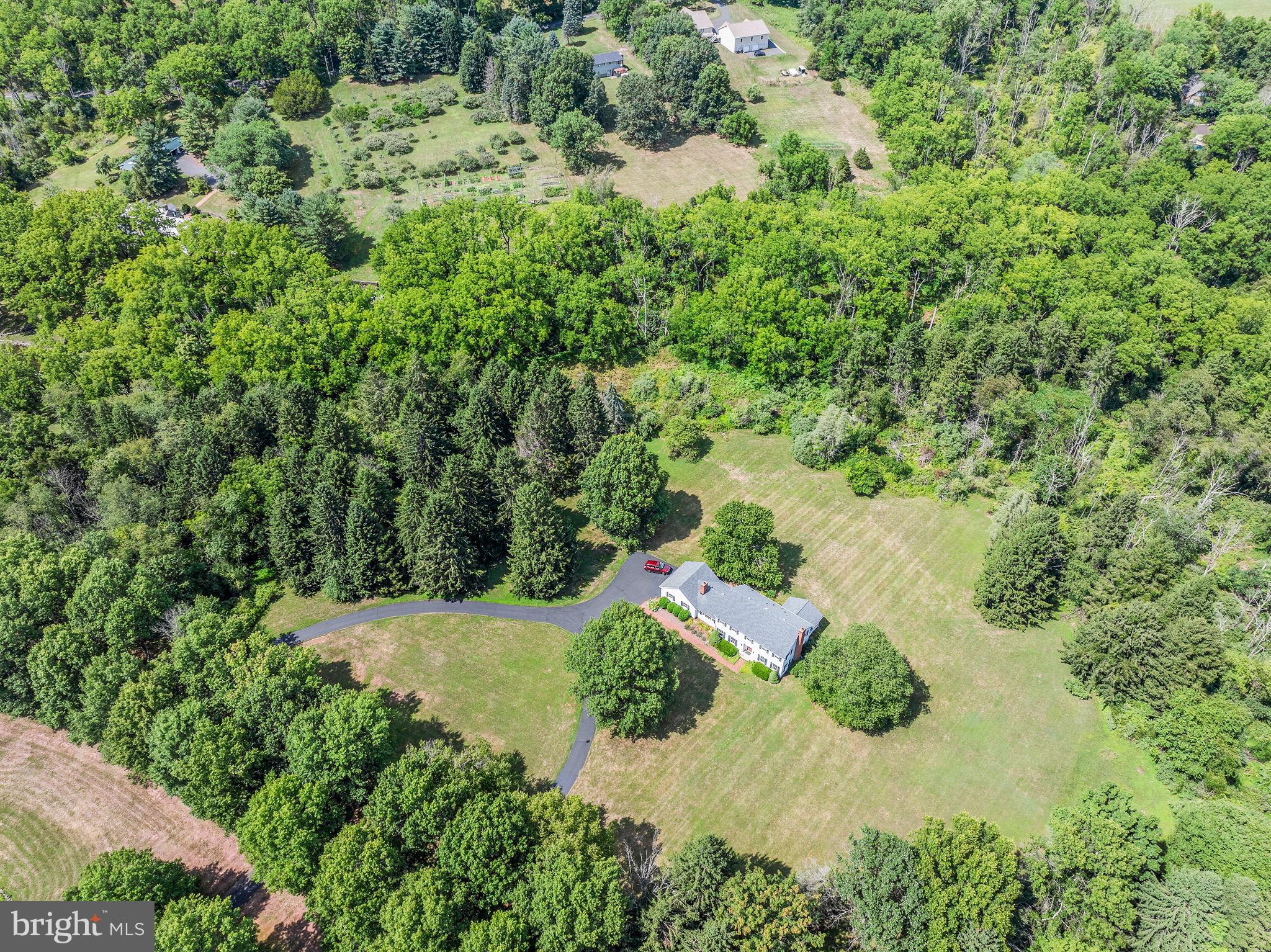 2435 Fox Run Way Riegelsville, PA 18077 - Photo 4 of 21
