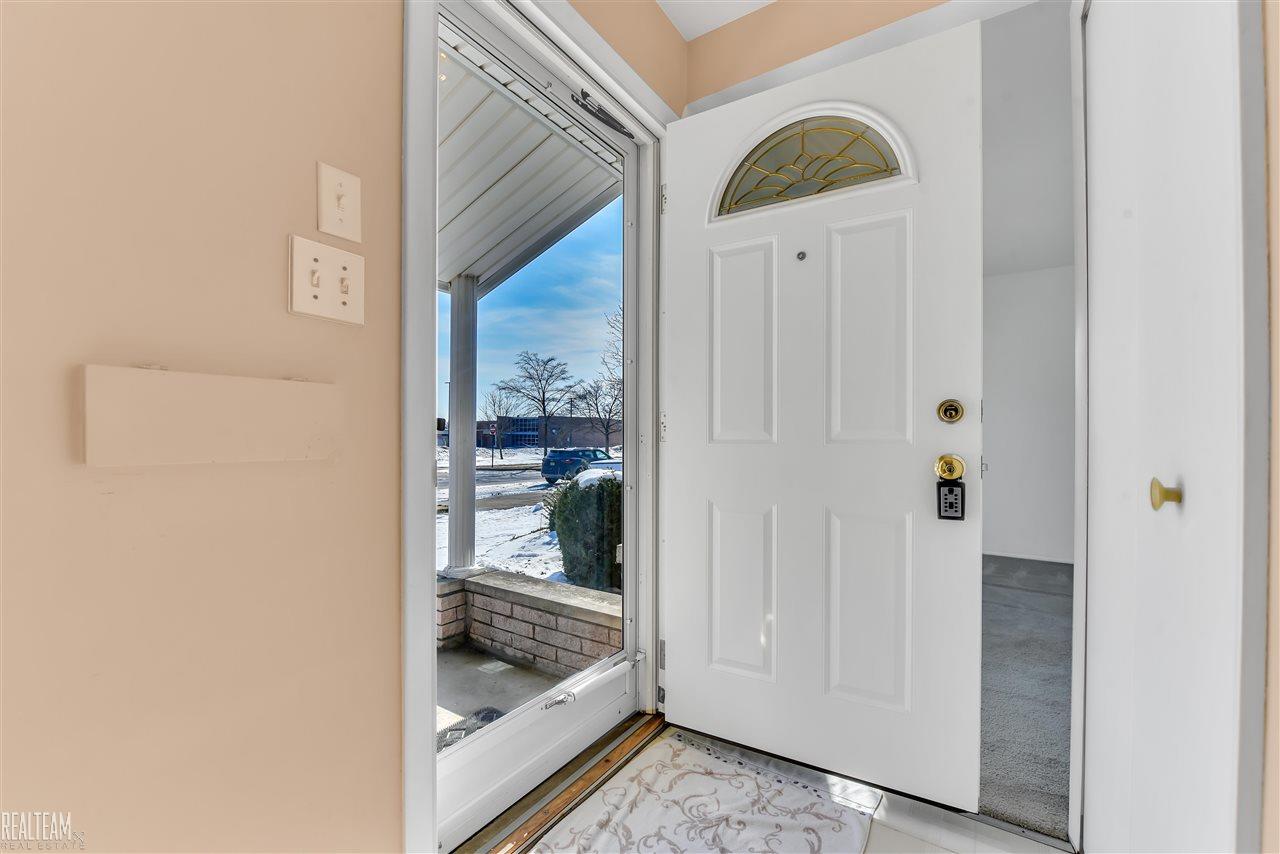 2239 Castleton Drive Troy, MI 48083 - Photo 3 of 33