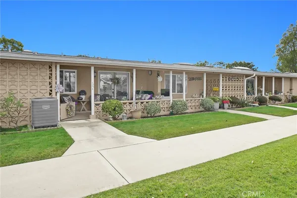 $550,000 | 1371 Oakmont Road, Unit 150K, Seal Beach, CA 90740