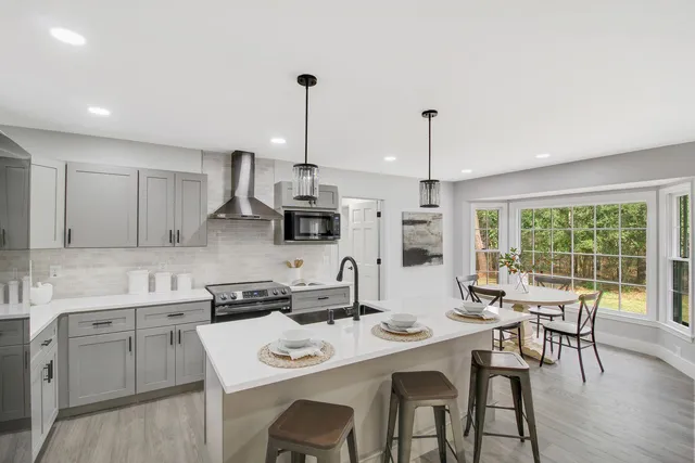 $3,100 | 305 Mayfield Street, Summerville, SC 29485