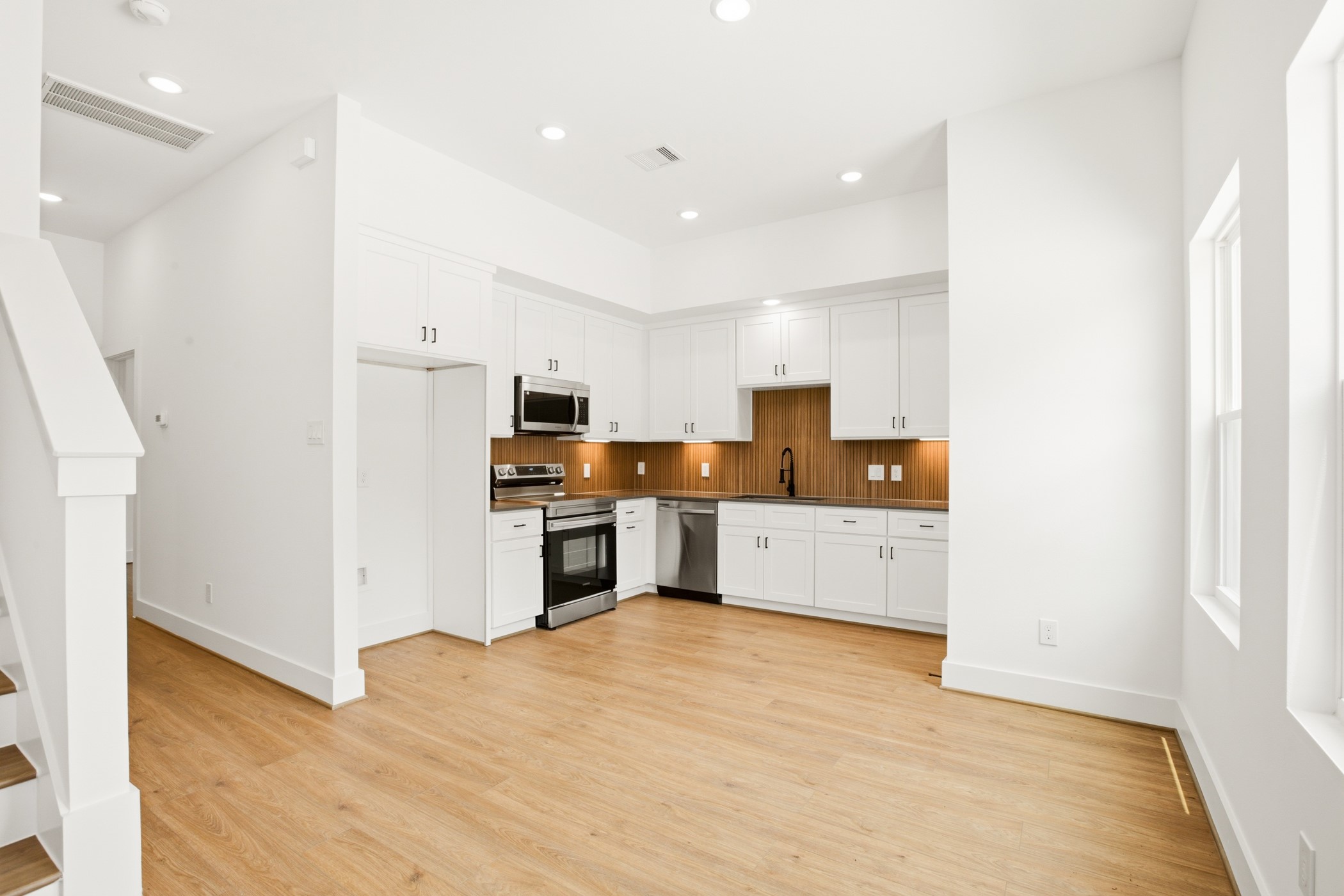 7841 Sunnyhill Street, Unit A Houston, TX 77088 - Photo 5 of 30