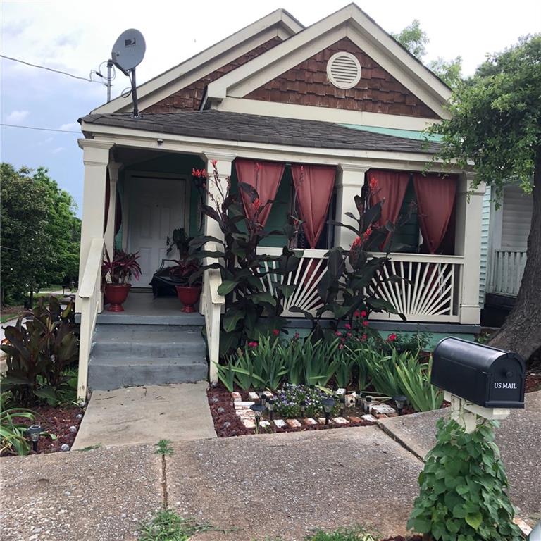 361 Mary Street Southwest Atlanta, GA 30310 - Photo 1 of 1 a front view of a house with garden