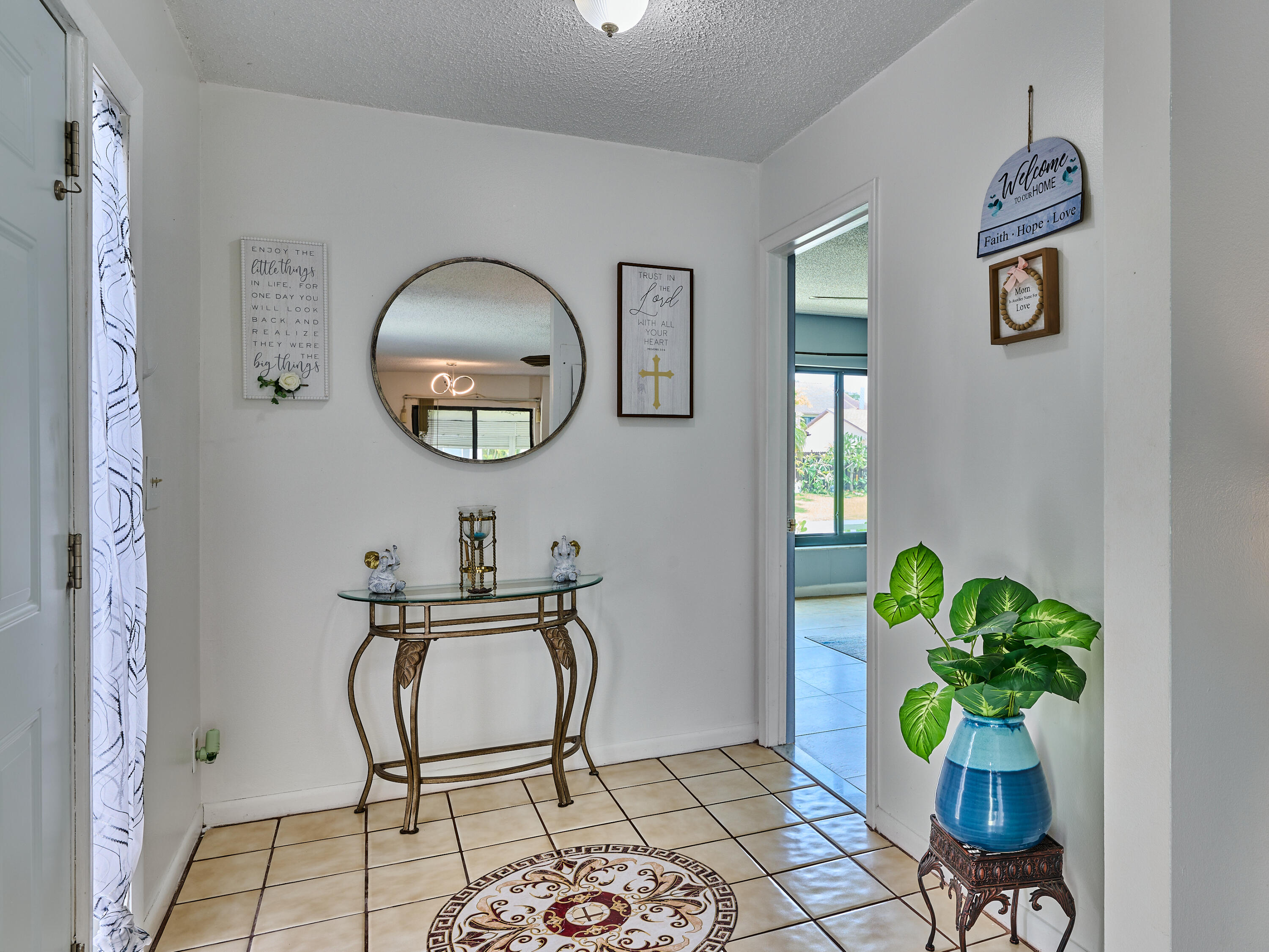 5197 Minto Road Boynton Beach, FL 33472 - Photo 4 of 32 a view of a workspace with furniture