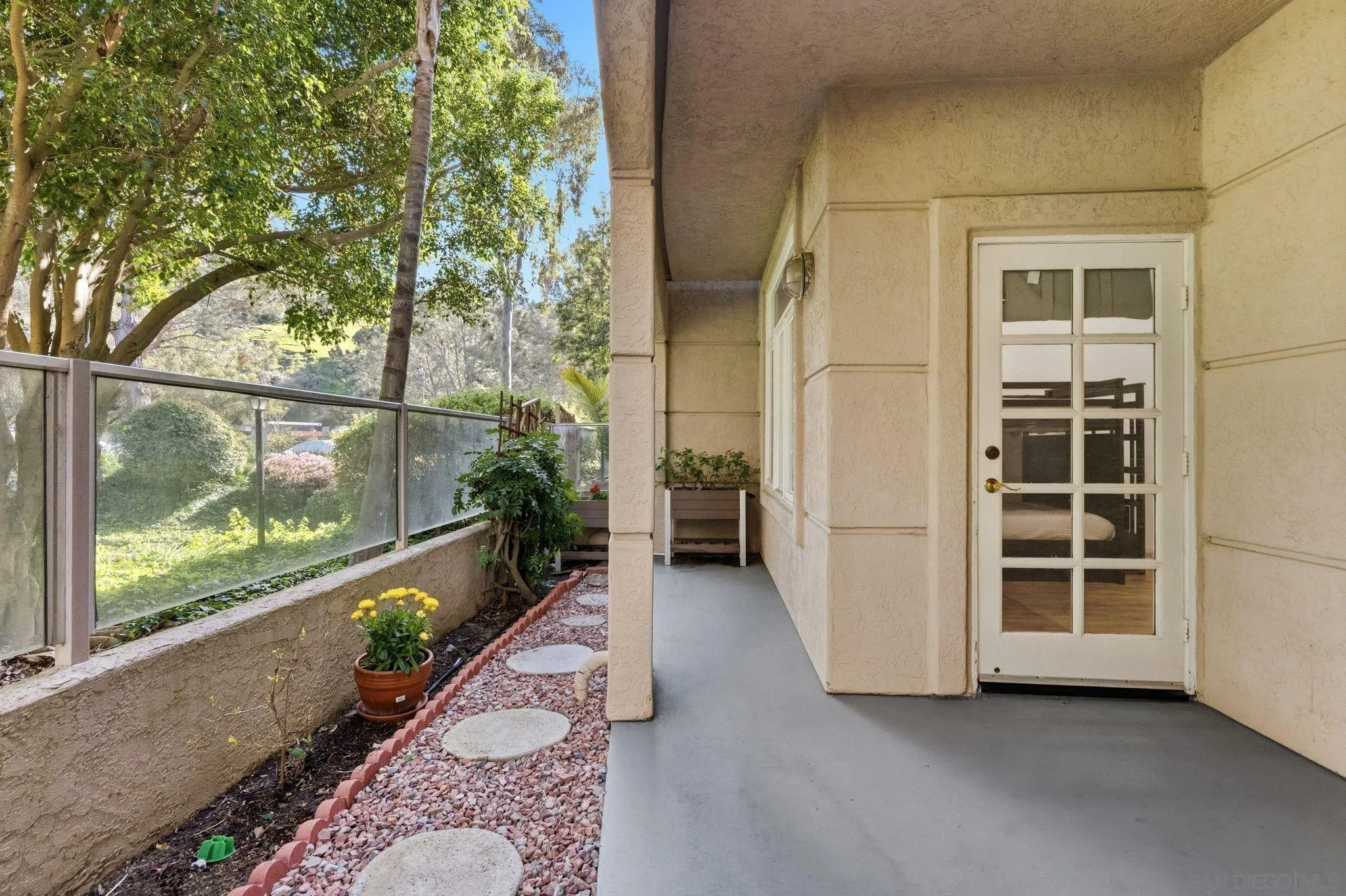 2842 Torrey Pines Road La Jolla, CA 92037 - Photo 24 of 45 an empty room with windows