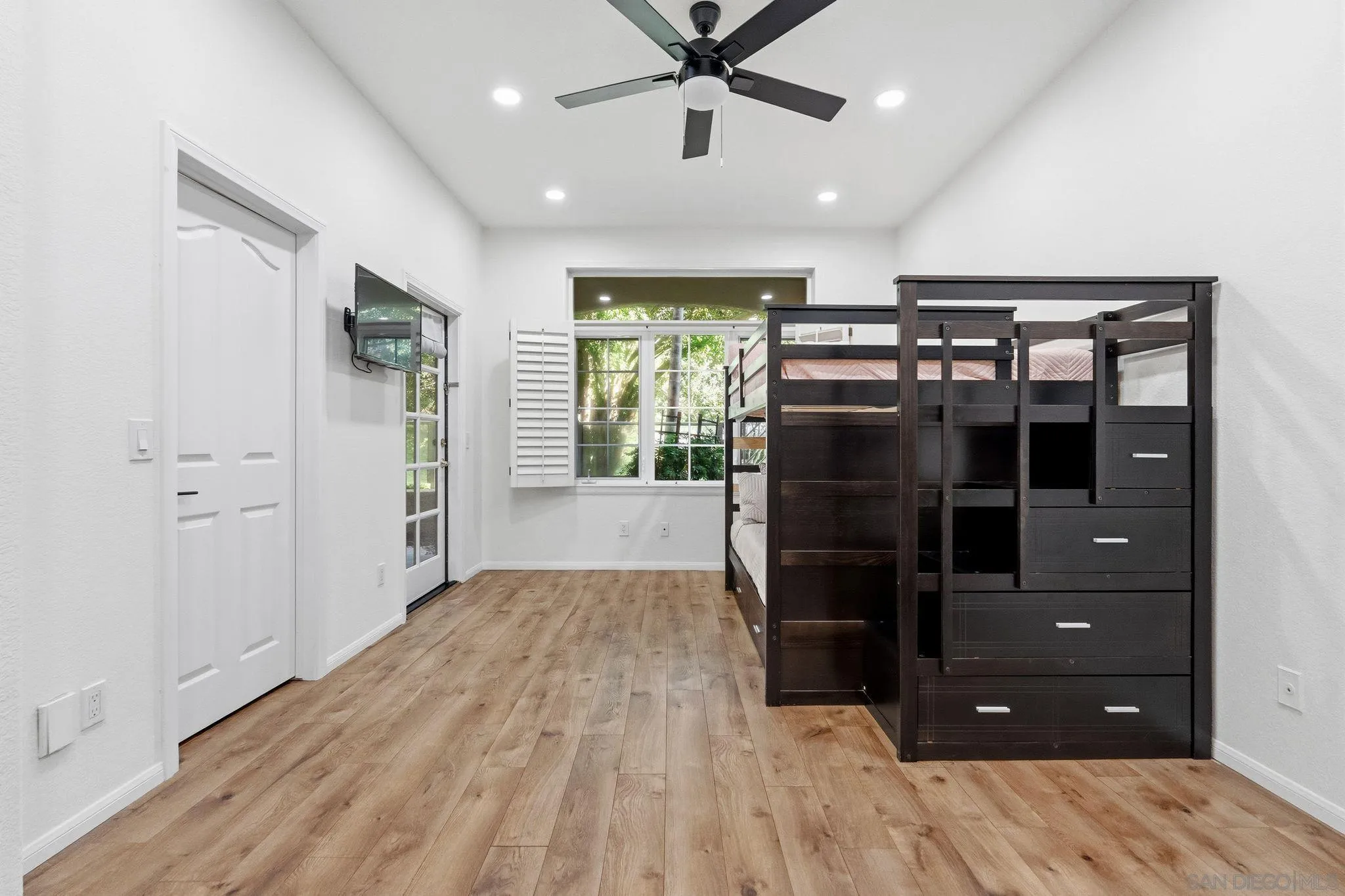2842 Torrey Pines Road La Jolla, CA 92037 - Photo 33 of 45 a view of a bedroom with furniture and window