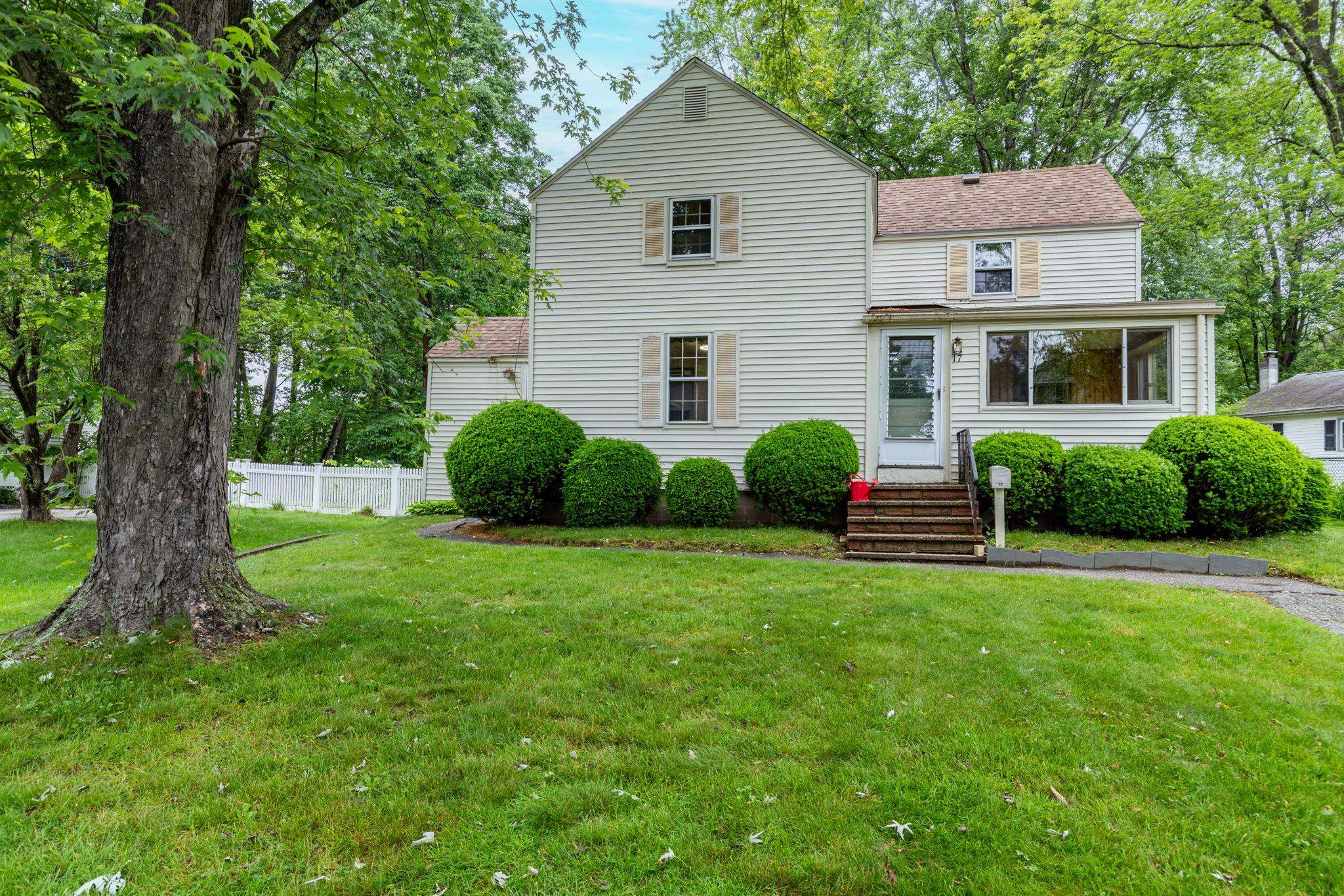 17 Spruce Street Exeter, NH 03833 - Photo 1 of 25