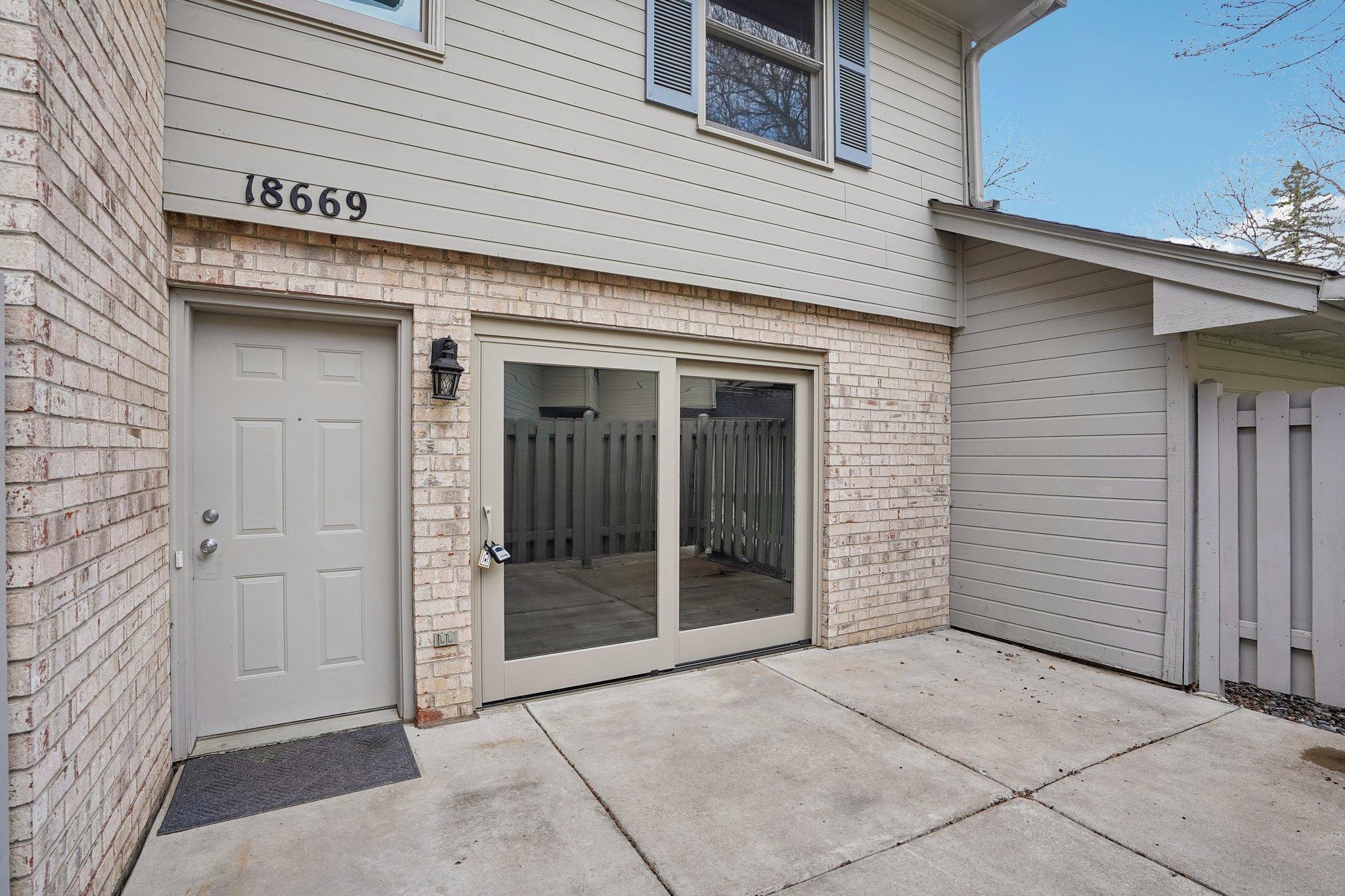18669 Clear View Court Minnetonka, MN 55345 - Photo 7 of 34