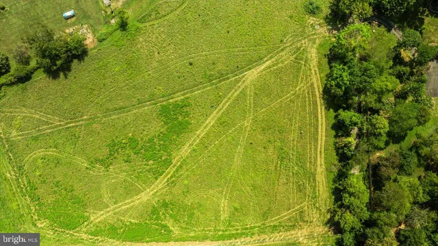 a view of a tennis court