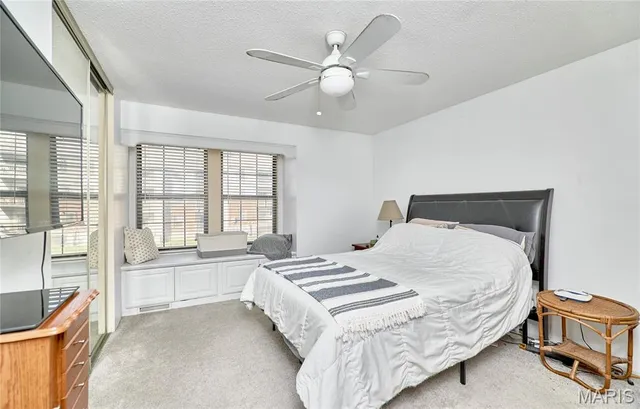 $170,000 | 2302 Canyonlands Drive, Unit E, Maryland Heights, MO 63043