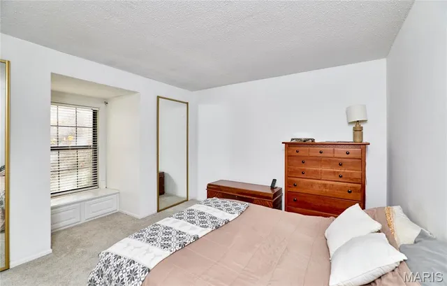 $170,000 | 2302 Canyonlands Drive, Unit E, Maryland Heights, MO 63043