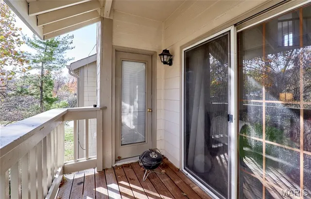 $170,000 | 2302 Canyonlands Drive, Unit E, Maryland Heights, MO 63043