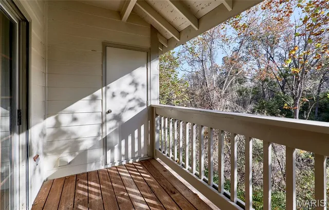 $170,000 | 2302 Canyonlands Drive, Unit E, Maryland Heights, MO 63043