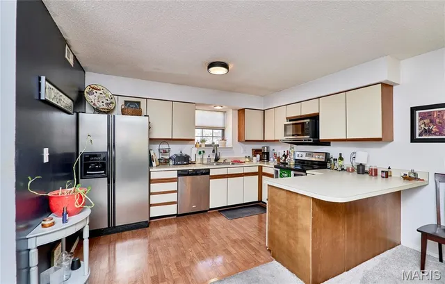 $170,000 | 2302 Canyonlands Drive, Unit E, Maryland Heights, MO 63043