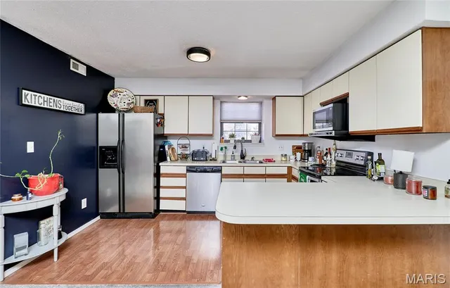 $170,000 | 2302 Canyonlands Drive, Unit E, Maryland Heights, MO 63043