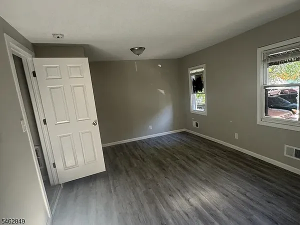 $1,998 | 455 Henry Street, Unit 1R, Elizabeth, NJ 07201
