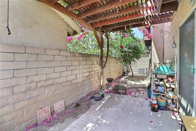 a view of an outdoor space