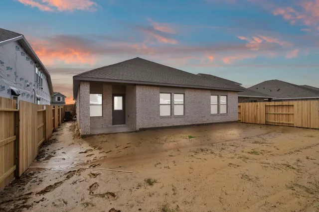 $319,990 | 1923 Stargazer Lane, Angleton, TX 77515