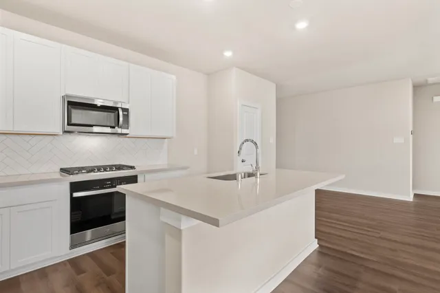 $319,990 | 1923 Stargazer Lane, Angleton, TX 77515