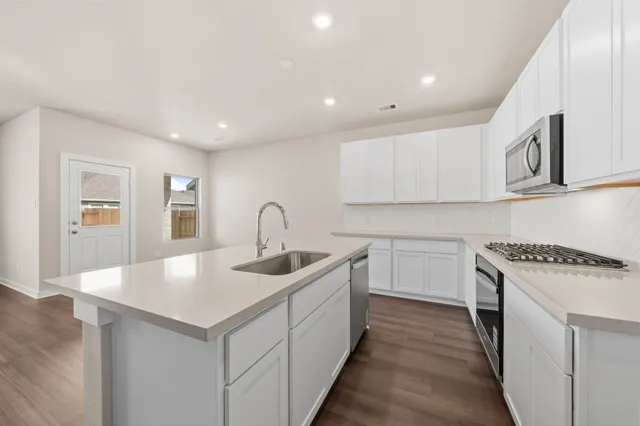 $319,990 | 1923 Stargazer Lane, Angleton, TX 77515